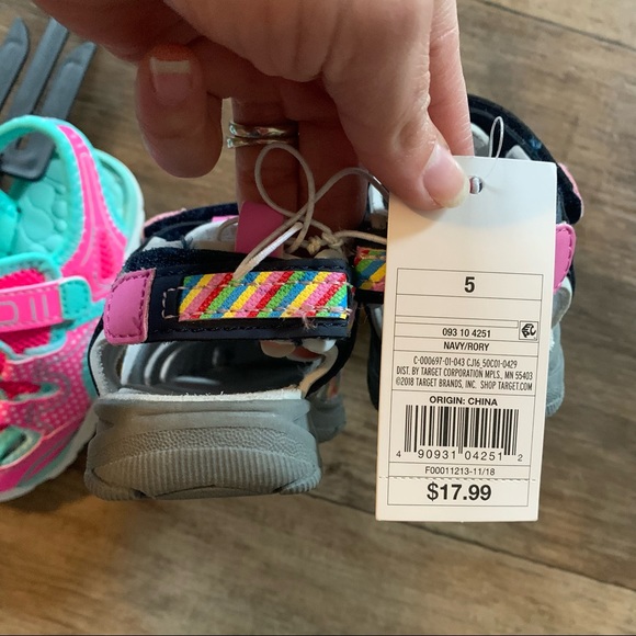 New closed toe sandals 2 pairs - Picture 3 of 5